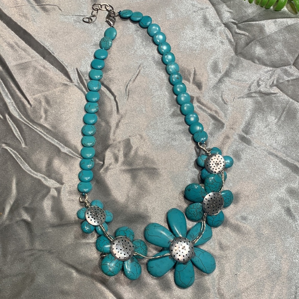 🌹VINTAGE Turquoise Flowers w Faux Pearls & Crystal Accents Gemstone Necklace